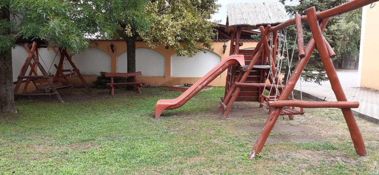 Kenguru Panzio Ξενοδοχείο Hódmezővásárhely Εξωτερικό φωτογραφία
